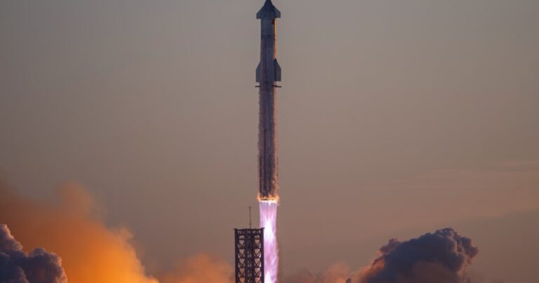 Oba stupně rakety SpaceX Starship vybuchly při „úspěšném“ testovacím letu