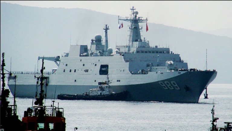 Peking pokrčí rameny americkou prosbu o pomoc při ochraně lodní dopravy v Rudém moři.