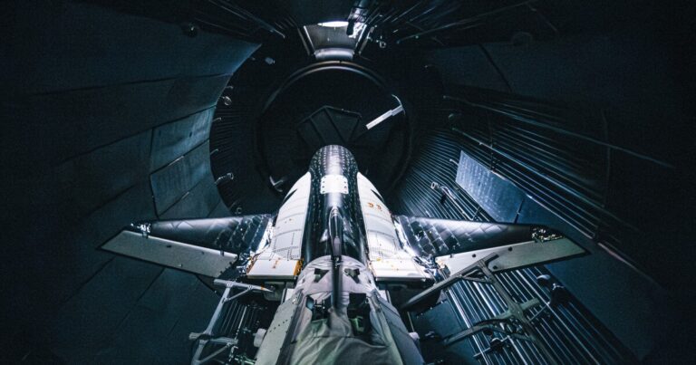 První okřídlený vesmírný letoun na světě v závěrečné fázi před debutovým letem na ISS