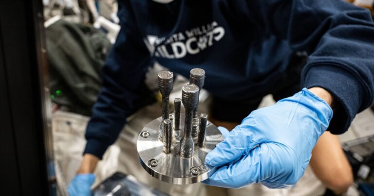Vůbec první 3D tisk kovů ve vesmíru dosažený na ISS