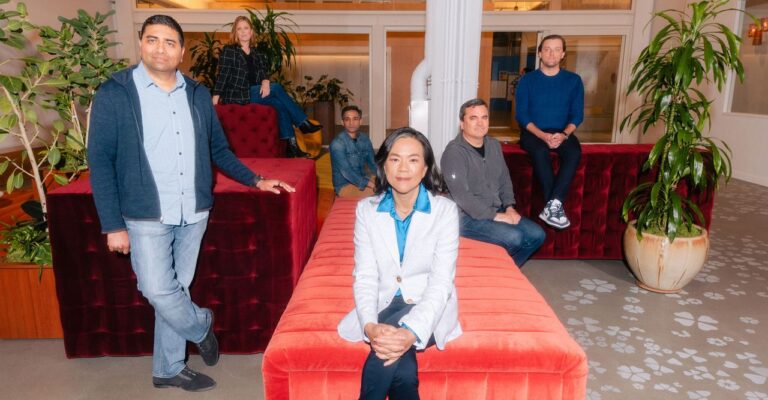 Uvnitř dvouletého šílenství Google dohnat OpenAI