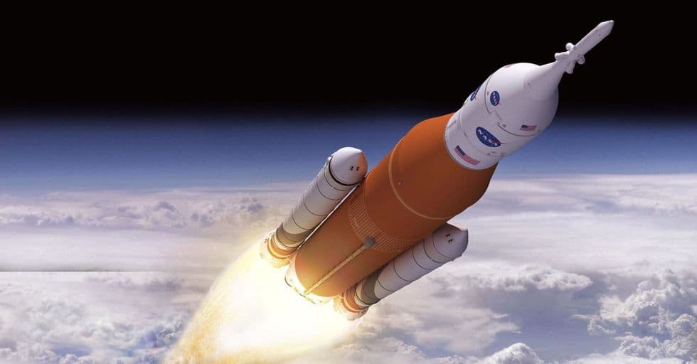 Raketa systému spuštění kosmického startu