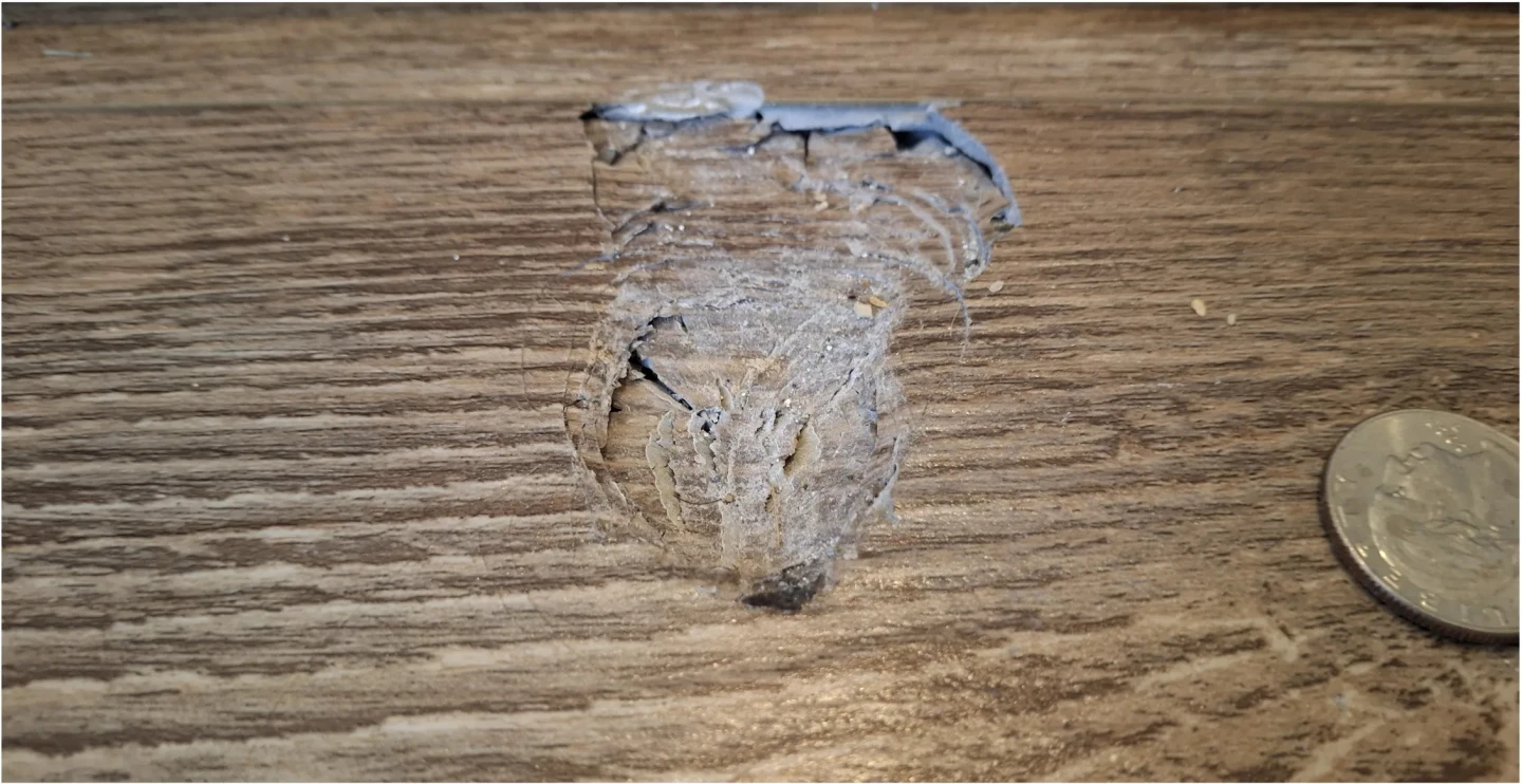 Meteorit prohloubil podlahu majitele domu.