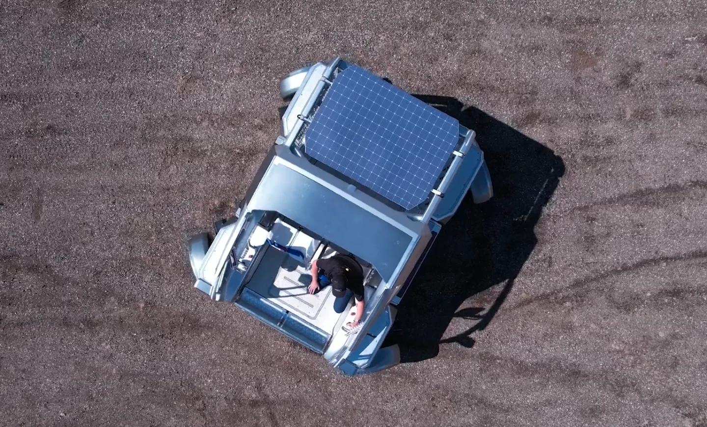 Se čtyřmi samostatně poháněnými a řiditelnými koly bude Lunar Outpost LTV schopen krabí chůze a otáčení s nulovým bodem.